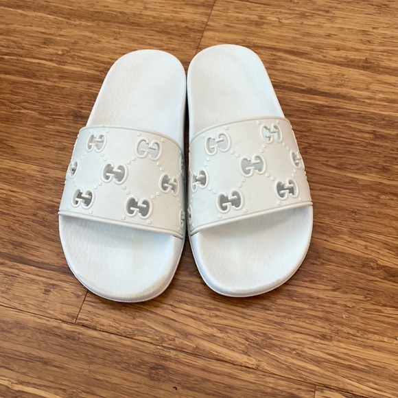 GUCCI Slides - Picture 3 of 10
